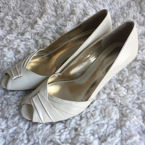Naturalizer Shoes - Naturalizer Peep Toe Pumps in cream sz 7